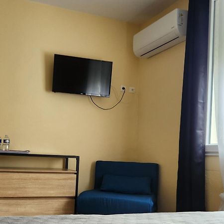 Bed and Breakfast Les Belles Nuits Le Bousquet-d'Orb Exterior foto