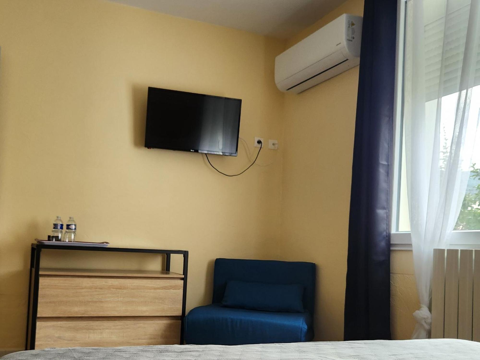 Bed and Breakfast Les Belles Nuits Le Bousquet-d'Orb Exterior foto